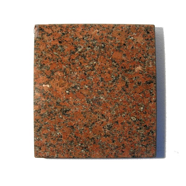 Grabplatte aus rotem Granit