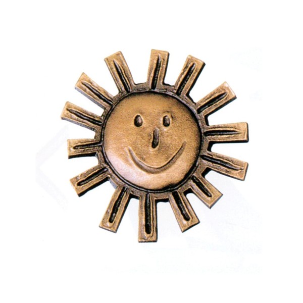 Sonne aus Bronze mit Gesicht für ein Kindergrab