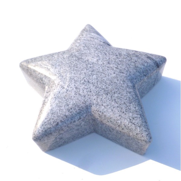 Stern aus weiß-grauem Granit